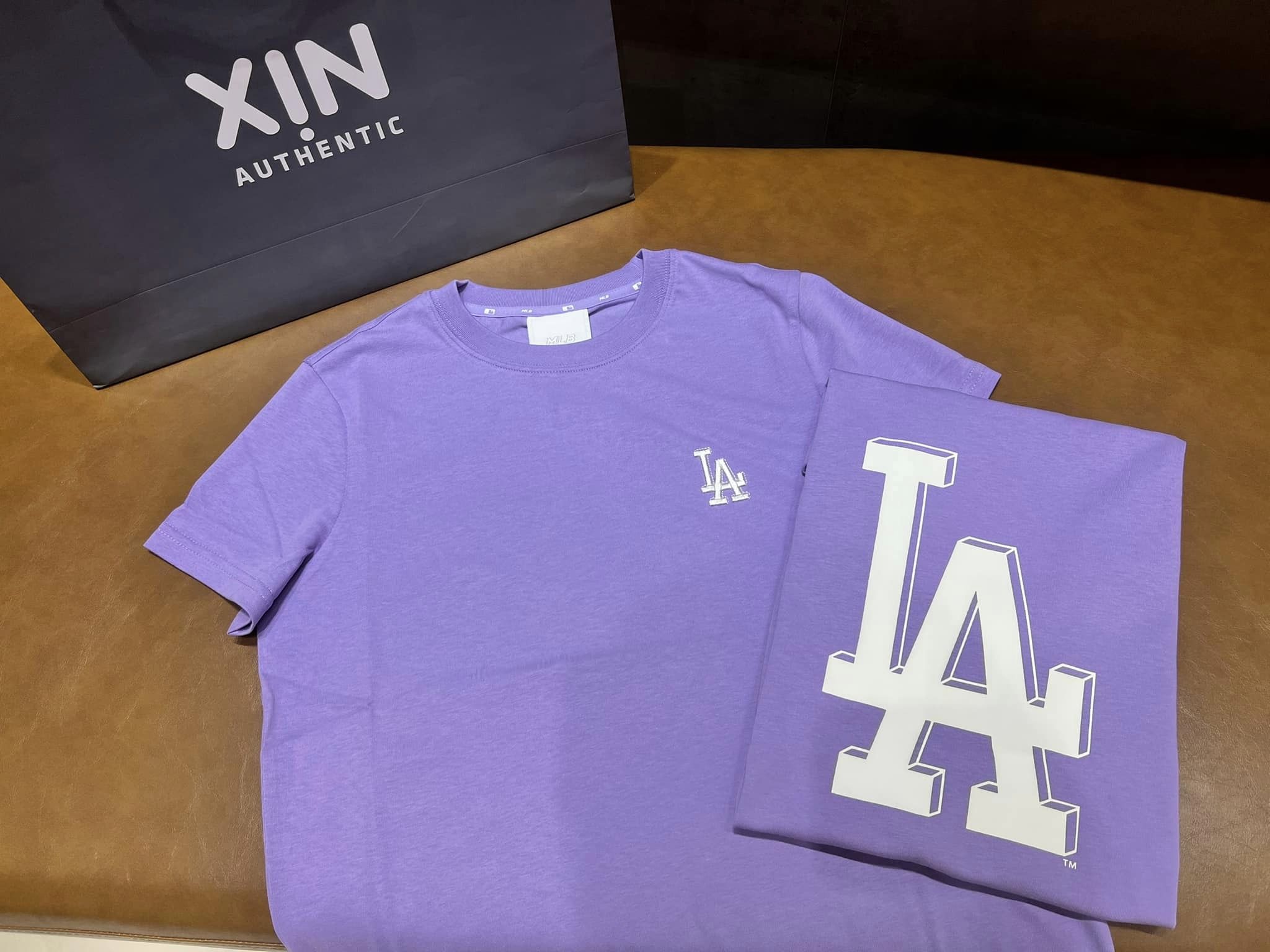 Áo phông cộc tay cổ tròn MLB dòng Unisex màu tím Linh VNXK #11 Áo phông cộc tay cổ tròn MLB dòng Unisex màu tím Linh VNXK